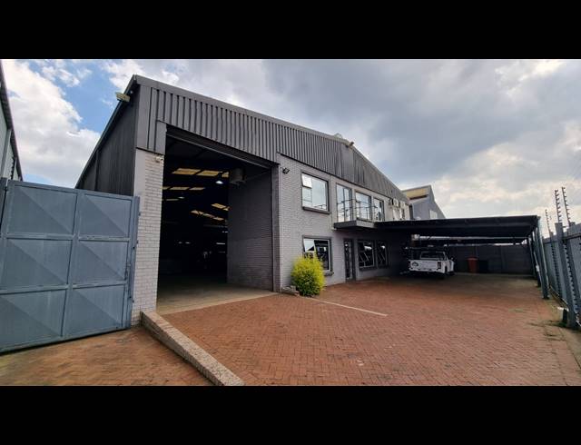 700M² WAREHOUSE FOR SALE IN JET PARK